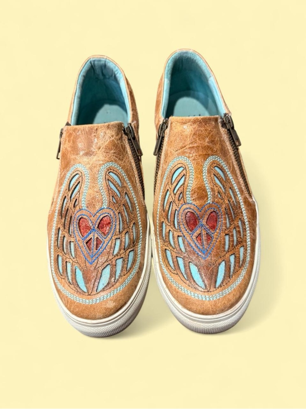 Women’s corral like new Brown & Turquoise Wing Heart Slip-On Sneakers